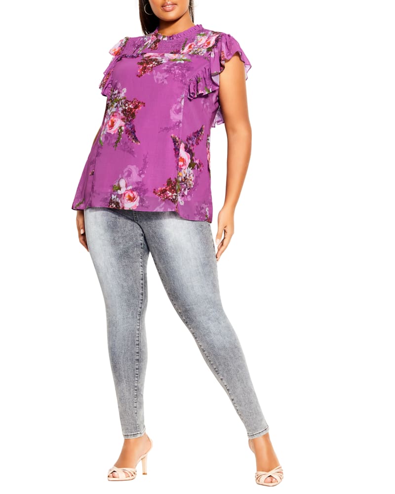 Front of a model wearing a size S TOP NOVA FL in Wisteria Painterly by City Chic. | dia_product_style_image_id:293938